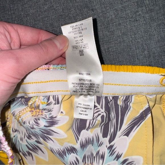 Patagonia Women's Baggies Shorts 5" Yellow Floral Print - Picture 6 of 8
